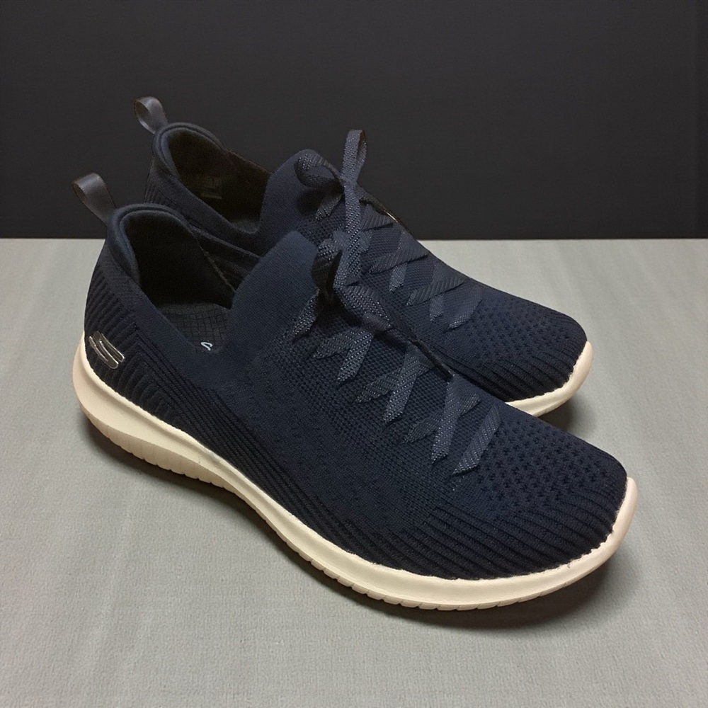 SKECHERS NAVY BLUE KNIT AIR-COOLED MEMORY FOAM SLIP-ON SHOES/ Size 6.5